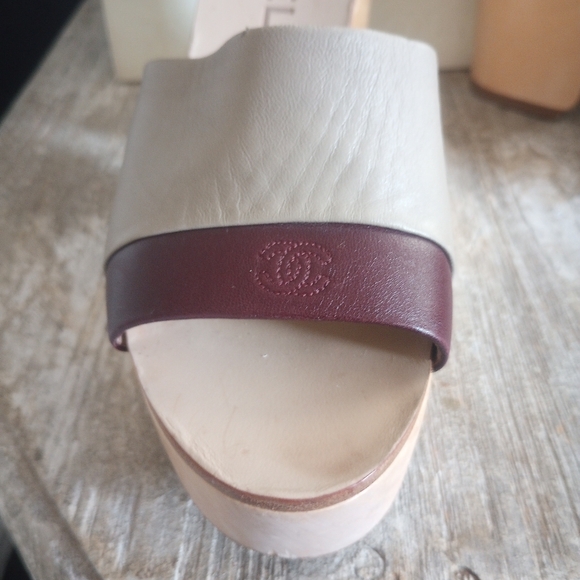 Chanel wood platform shoe - Picture 11 of 16